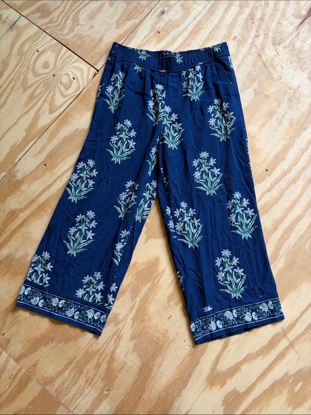 Talbots Navy Blue Floral Cropped Pants
